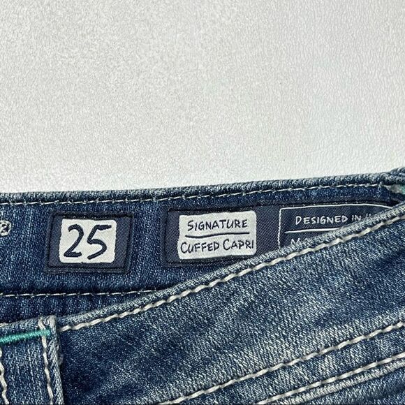 Miss Me | Flower Power Back Pocket Signature Cuffed Capri’s - Picture 5 of 7